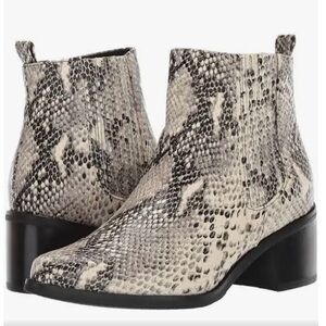 Like new Blondo waterproof bootie